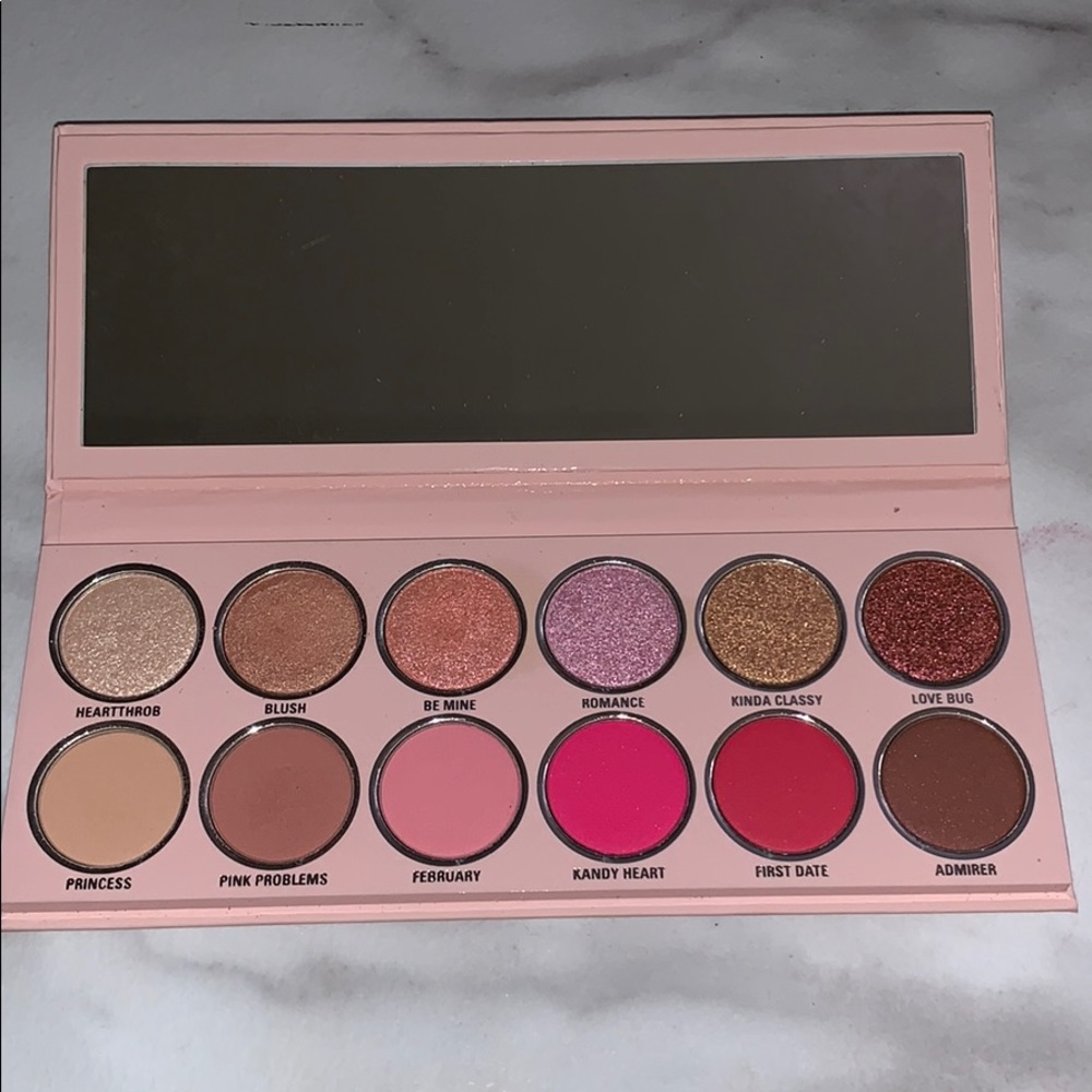 Kylie Cosmetics Valentine’s day eyeshadow palette